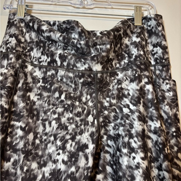 Athleta Salutation 7/8 Leggings XL | High-Rise Sculpting Athleisure | Activewear - Picture 5 of 11